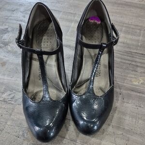 Kenneth Cole Black T-Strap Patent Round-Toe Heels